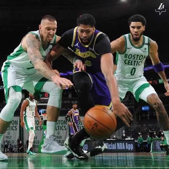  奥斯梅荣获意甲MVP，最佳阵容公布引热议  